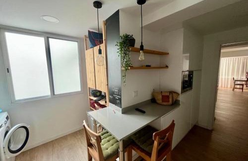 Trinitat Apartment | Explore Comfort at Apartamento Jardines de Viveros