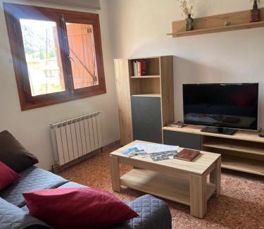Aliaga Apartment | Family-Friendly Stay at Apartamento JUMIDOSIV Rated 9/10