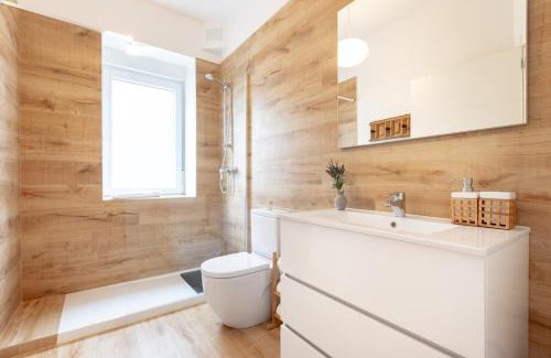 Basauri Apartment | Scenic KUIA Apartment in Gran Bilbao with Terrace and Views