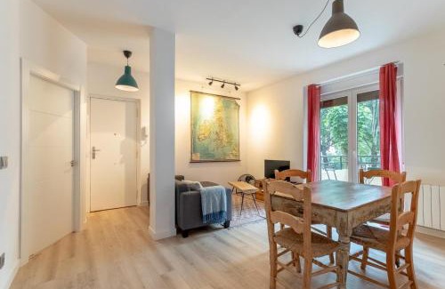 Basauri Apartment | Scenic KUIA Apartment in Gran Bilbao with Terrace and Views