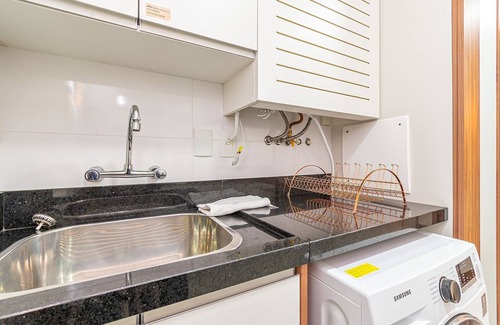 Quinta da Serra Apartment | Pet-Friendly Getaway at Apartamento La Fiori - Ideal for Families