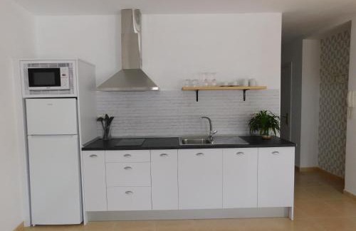 Monroyo Apartment | Exceptional Stay at Apartamento La Placeta - Pet Friendly!