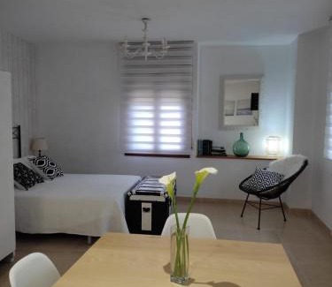 Monroyo Apartment | Exceptional Stay at Apartamento La Placeta - Pet Friendly!