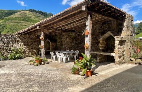 Vega de Pas Apartment | Family-Friendly Retreat at Apartamento La Vieja Panadería