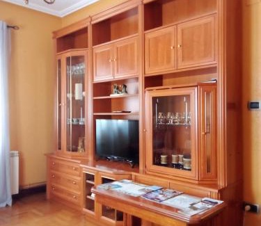 Portugalete Apartment | Cozy Apartment La Villa: Family-Friendly Getaway Awaits