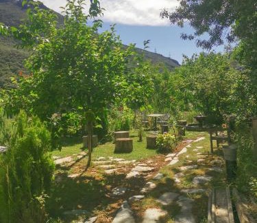 Rubia Apartment | Family-Friendly Retreat at Apartamento Las Medulas