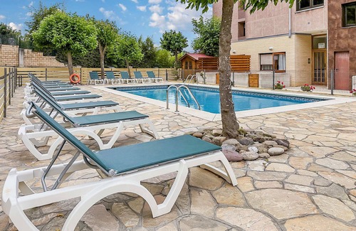 Isla Apartment | Discover Apartamento Los Arces with Pool and Pet-Friendly Options