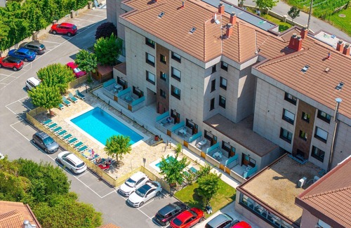 Isla Apartment | Discover Apartamento Los Arces with Pool and Pet-Friendly Options