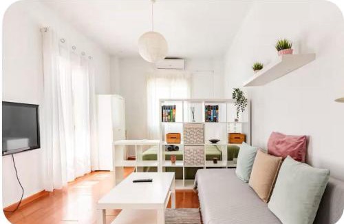 Espartinas Apartment | Bright Apartment in Espartinas - Family-Friendly Retreat