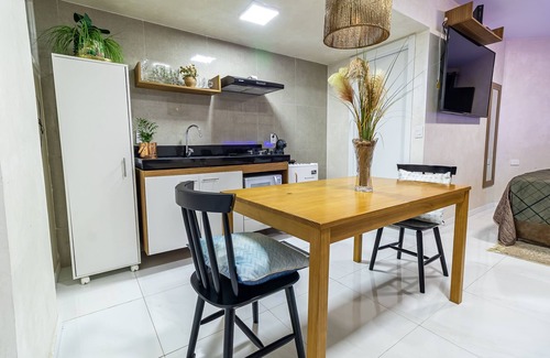 Pajucara Apartment | Coastal Apartment with Kitchen in Pajuçara Beachfront