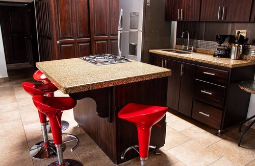Retiro Apartment | Elegant Stay at Apartamento Mas with Spa & Family Amenities