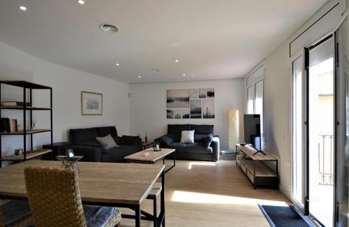 Castello d'Empuries Apartment | Modern Apartment for 4 with WiFi in Castelló d'Empúries