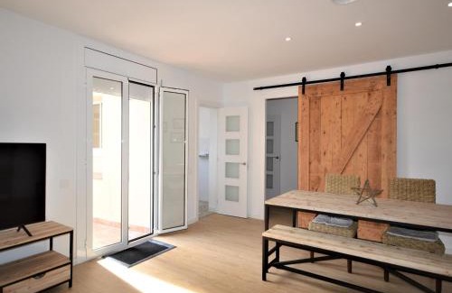 Castello d'Empuries Apartment | Modern Apartment for 4 with WiFi in Castelló d'Empúries