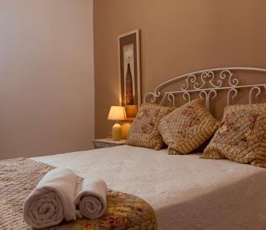 Old Town Apartment | Family-Friendly Stay at Apartamento Moctezuma - 9/10 Rated