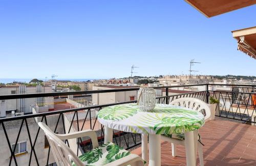 Torredembarra Apartment | Modern and Sunlit Apartment Near Family-Friendly Attractions