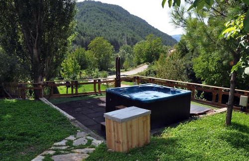 La Vansa I Fornols Apartment | Discover Apartamento Molí de Fòrnols: Pet-Friendly Oasis