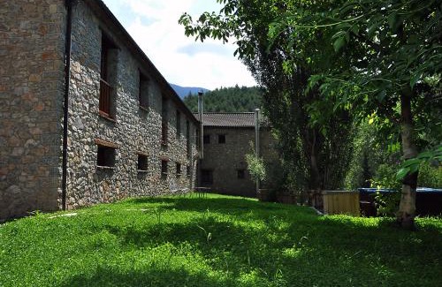 La Vansa I Fornols Apartment | Discover Apartamento Molí de Fòrnols: Pet-Friendly Oasis