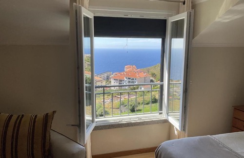 Canico Apartment | Scenic Apartamento Moniz T3 with Breathtaking Sea Views