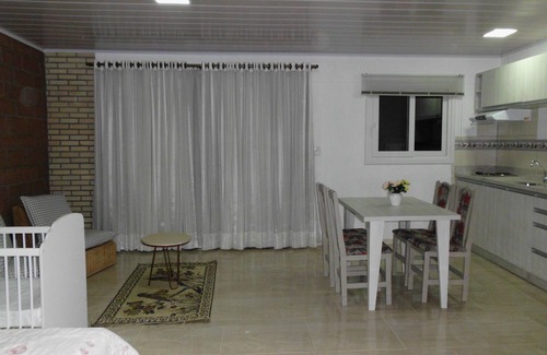 Pousada da neve Apartment | Cozy Stay at Pousada Grandma Helga with Pool & Kitchen