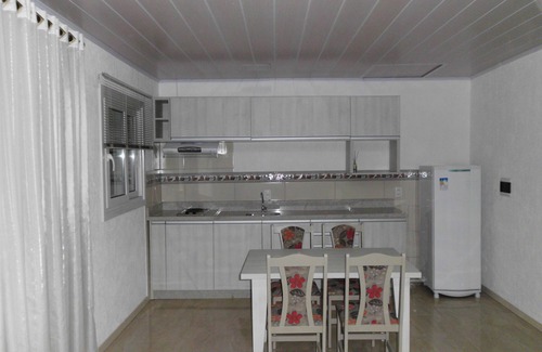 Pousada da neve Apartment | Cozy Stay at Pousada Grandma Helga with Pool & Kitchen