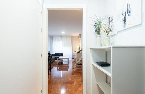 La Corza Apartment | Child-Friendly 4-Star New Folch Sevilla Apartment Awaits