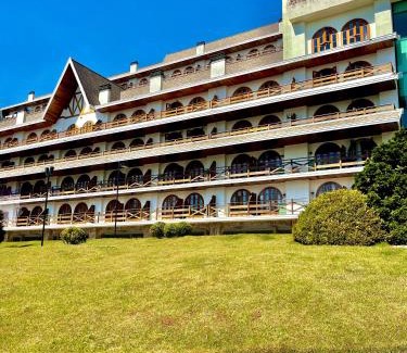 Vila Poran Apartment | Comfortable Stay at Quatre Saisons with Breakfast & Wi-Fi