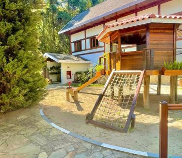 Vila Poran Apartment | Comfortable Stay at Quatre Saisons with Breakfast & Wi-Fi