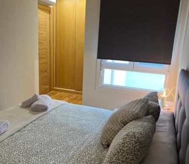 Malpica de Bergantinos Apartment | Oceanfront Retreat: Apartamento Nordés with Kids’ Amenities