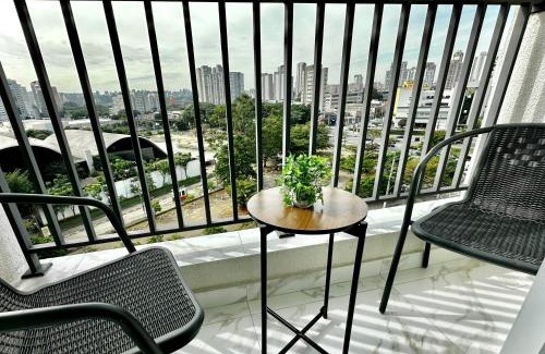 Barra Funda Apartment | Stylish Apartment with Balcony and Scenic City Views