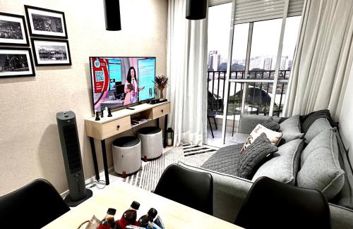 Barra Funda Apartment | Stylish Apartment with Balcony and Scenic City Views