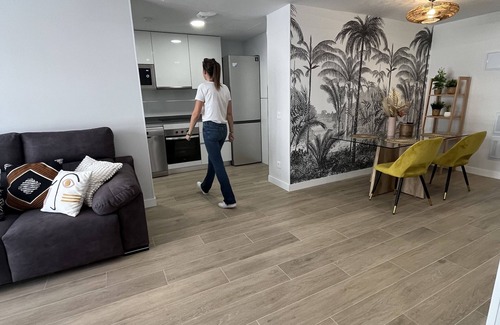 Adelfas Apartment | Modern Apartment Near Metro with Spa and Breakfast Option