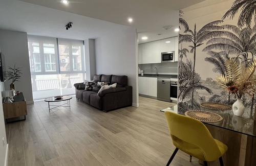 Adelfas Apartment | Modern Apartment Near Metro with Spa and Breakfast Option