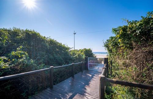 Santinho Apartment | Ocean View Oasis Apartment with Pool and Family Amenities