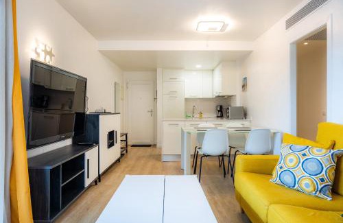 Sant Llorenc des Cardassar Apartment | Oceanfront Apartment Olga: 4-Star Stay with Top Amenities