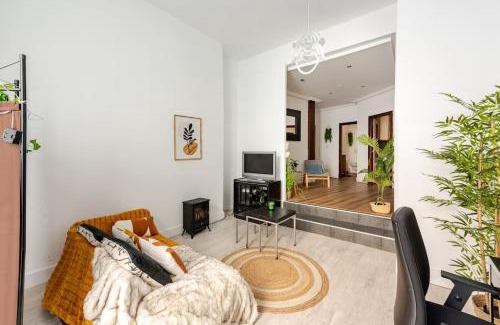 Renteria Apartment | Discover Apartamento Orereta: Pet-Friendly Oceanfront Retreat