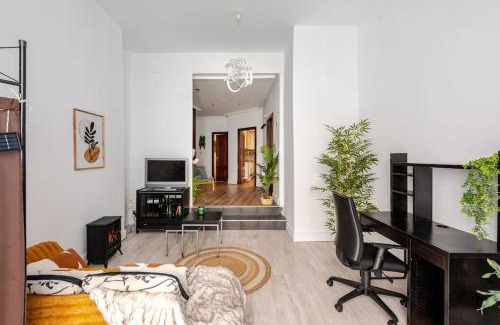 Renteria Apartment | Discover Apartamento Orereta: Pet-Friendly Oceanfront Retreat