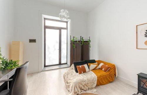 Renteria Apartment | Discover Apartamento Orereta: Pet-Friendly Oceanfront Retreat