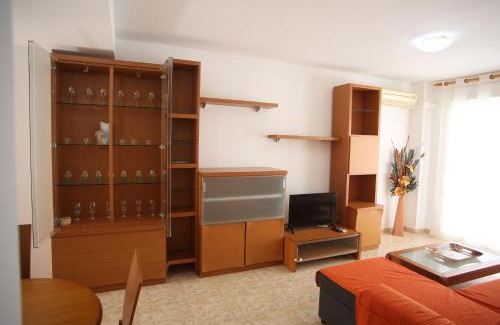 Oropesa del Mar Apartment | Relax at Apartamento Oroblanc: 4-Star with Pool Access