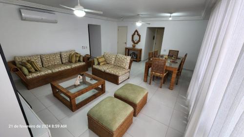 Pitangueiras Apartment | Beachfront Apartment with 3 Bedrooms and Ocean Views