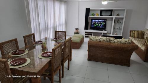 Pitangueiras Apartment | Beachfront Apartment with 3 Bedrooms and Ocean Views
