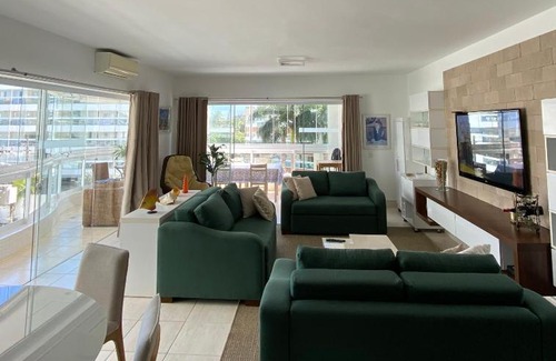 Riviera de Sao Lourenco Apartment | Beachfront Apartment with Pool and Ocean View - 4 Stars