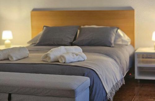 Arenas de San Pedro Apartment | Idyllic Oceanfront Stay at Apartamento Parque Gredos