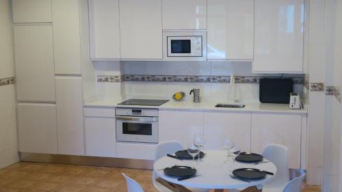 Ezcaray Apartment | Pet-Friendly Palacio Azcárate: Highly Rated & Family-Oriented