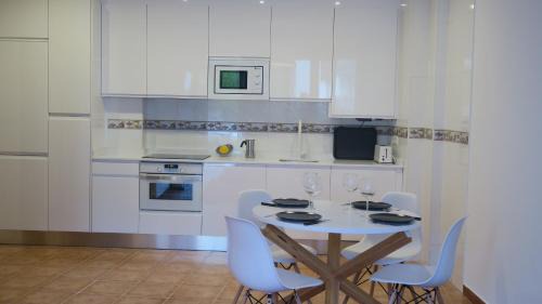 Ezcaray Apartment | Pet-Friendly Palacio Azcárate: Highly Rated & Family-Oriented