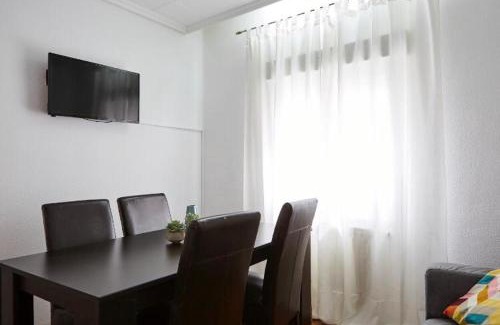 Chantrea Apartment | Family-Friendly Apartamento Pamplona with High Guest Ratings