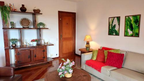 Colinas Capivari Apartment | Charming Alto do Capivari Apartment with Oceanfront Views