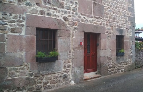 Carrejo Apartment | Cozy Apartment for Three in Charming Historic Village