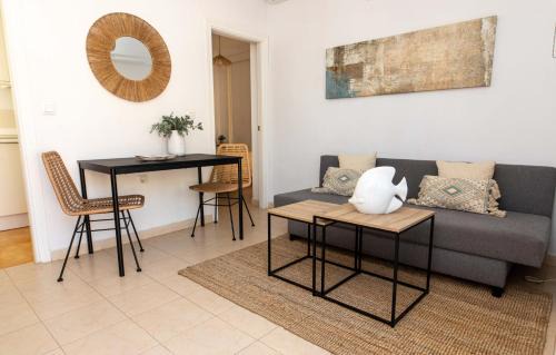Las Acacias Apartment | Oceanfront Apartment Pedregalejo Playa with Amazing Views