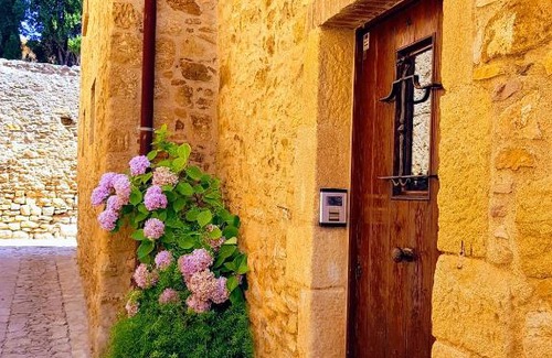Peratallada Apartment | Pet-Friendly Retreat at Apartamento Peratallada, Rated 9/10