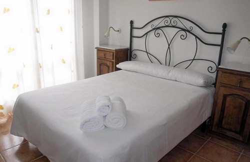 Ezcaray Apartment | Relaxing Getaway at Apartamento Alameda Ezcaray with Pool
